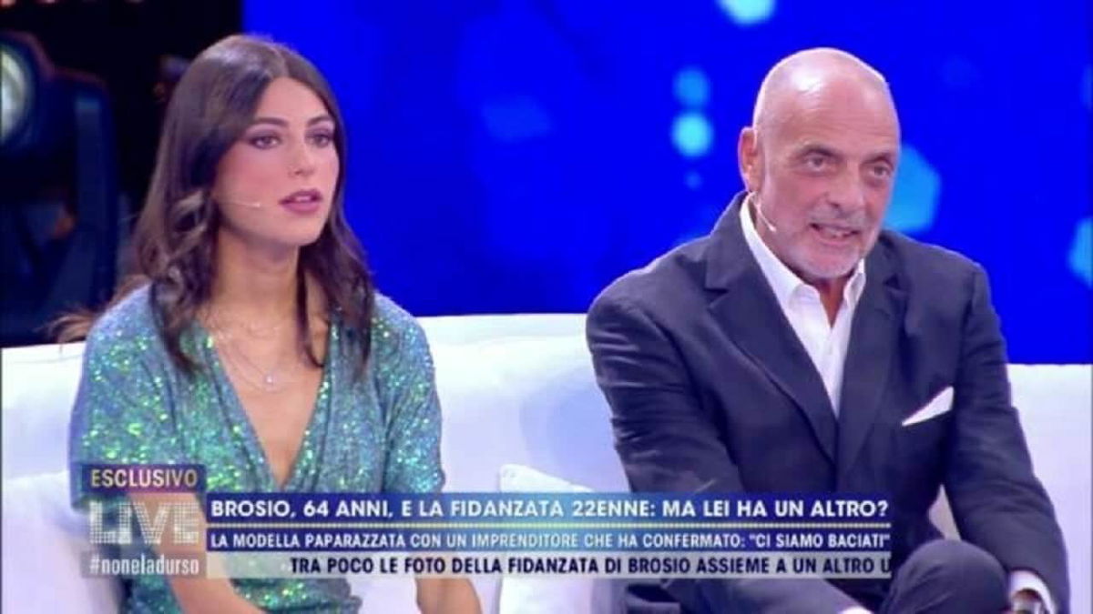 Maria Laura De Vitis, ex di Brosio: “Da Fabrizio Corona dritte per fare più ospitate tv, io incastrata” article-post