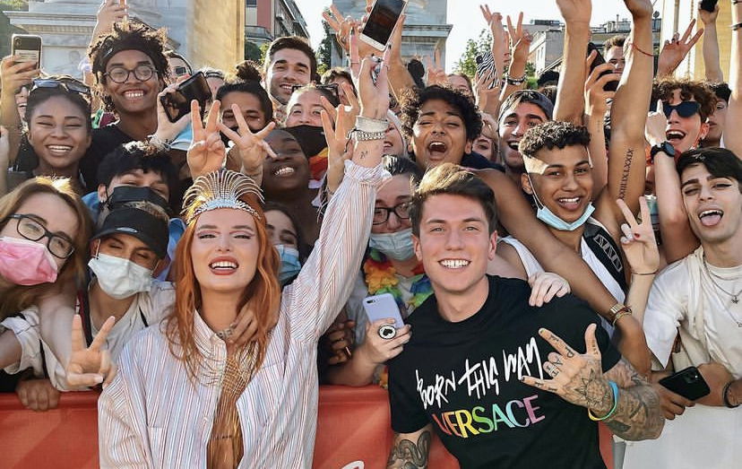 Benjamin Mascolo al Milano Pride con Bella Thorne: il discorso da applausi – VIDEO article-post
