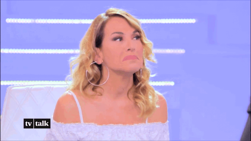 Giornalista demolisce la TV di Barbara d’Urso e pubblica una videolettera durissima: “Personaggio ingombrante…” preview