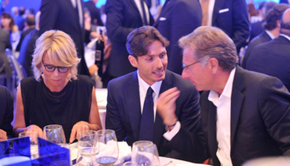 Maria De Filippi rimane a Mediaset: “Dopo Paolo Bonolis anche la sua pratica è quasi risolta” article-post