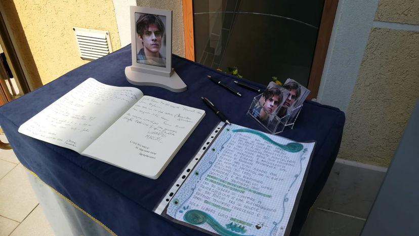 Michele Merlo, funerale: parroco di Rosà si rifiuta di celebrare le esequie, interviene il padre e il sindaco preview