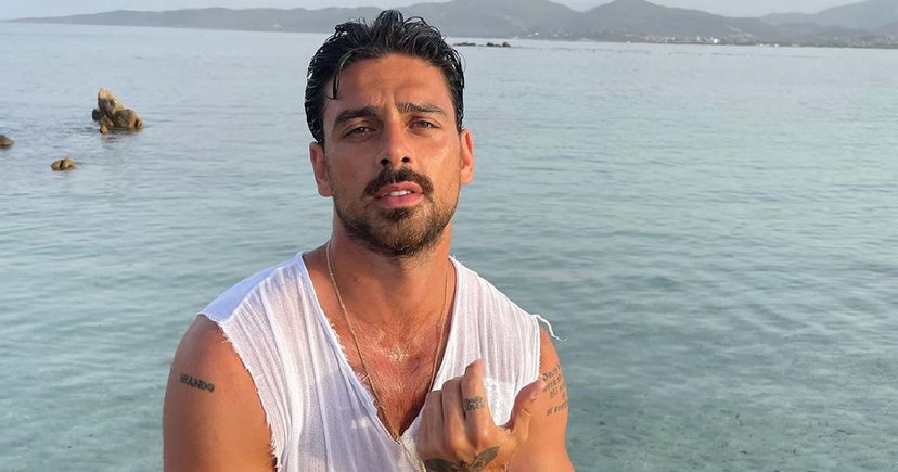 Michele Morrone nudo sul set di 365 giorni 2: foto online, l’attore sbotta preview