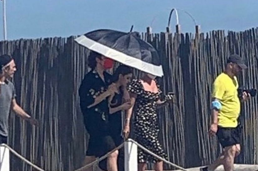 Sangiovanni e Giulia Stabile: foto e video “rubati”: primo servizio di coppia o arriva la clip di “Malibù”? preview