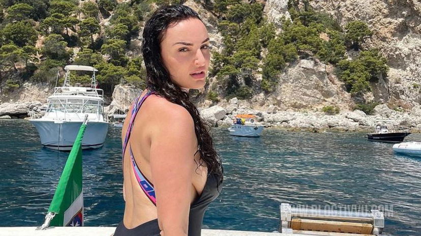 Arisa fa pace con il fidanzato e chiarisce la proposta di lavoro rifiutata per Amici di Maria De Filippi preview