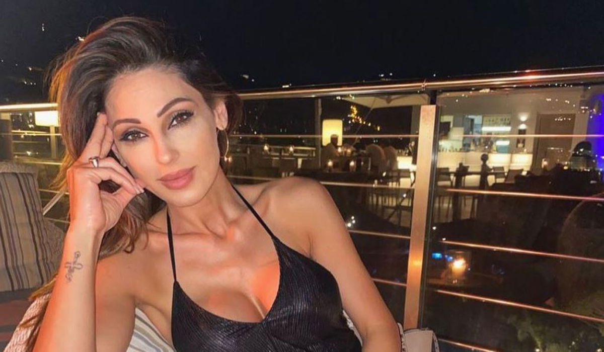 Anna Tatangelo alla domenica pomeriggio, frena le polemiche: “Non ho sostituito Barbara d’Urso!” article-post