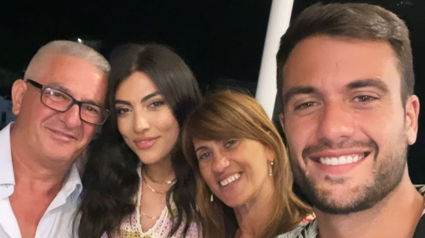 I ringraziamenti di Giulia Salemi dopo il weekend a Maratea con i genitori di Pierpaolo Pretelli preview
