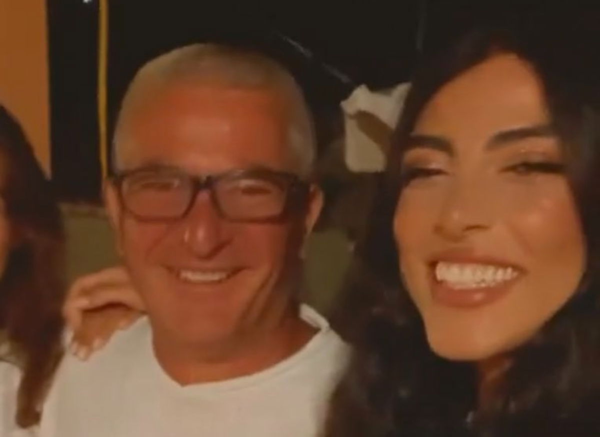 Giulia Salemi con Ariadna Romero e il papà di Pierpaolo Pretelli: il video diventa virale article-post