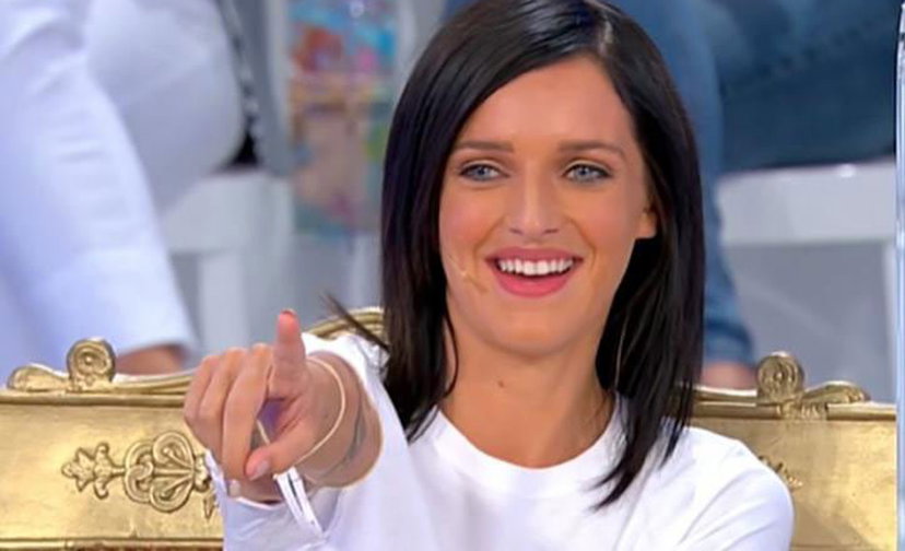 Uomini e Donne, Jessica Antonini fa dell’ironia sulla prima tronista transgender e lancia frecciatine preview