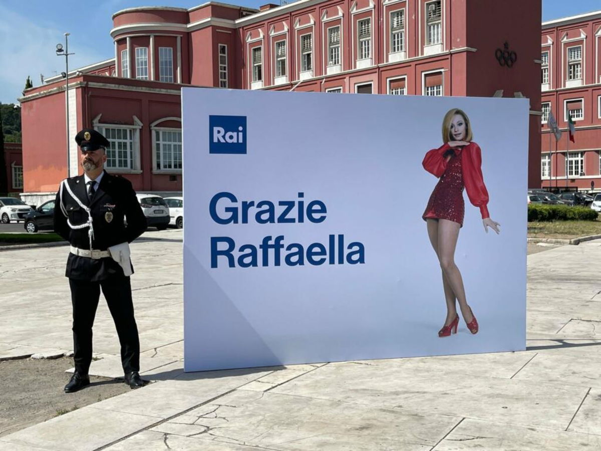 L’ultimo saluto a Raffaella Carrà