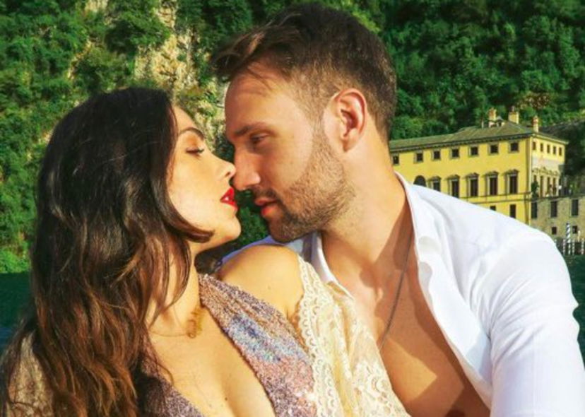 Andrea Zenga e Rosalinda Cannavò confessioni hot: “Lei mi fa sesso pure in pigiama!” preview