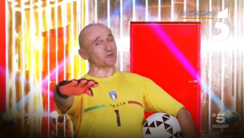 GF Vip 6, video promo ufficiale: Alfonso Signorini celebra gli Azzurri e diventa Donnarumma preview