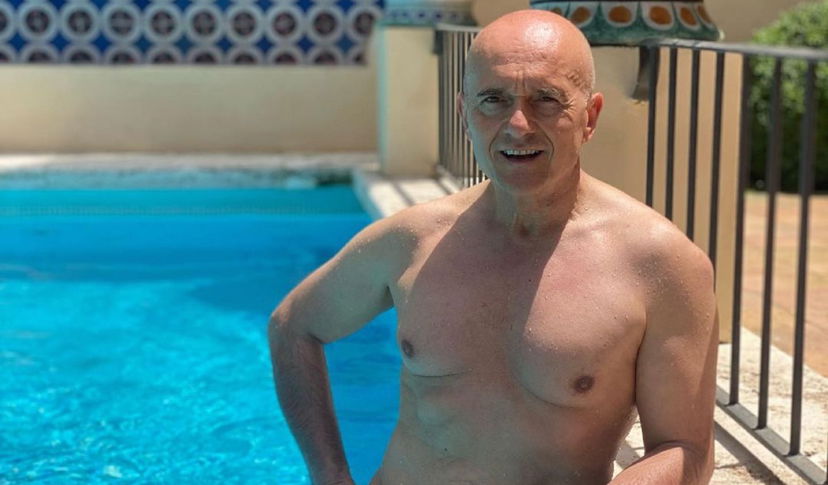 Quando Alfonso Signorini tradì la fidanzata con un uomo: “Non l’avevo mai fatto…”, il racconto tragicomico preview