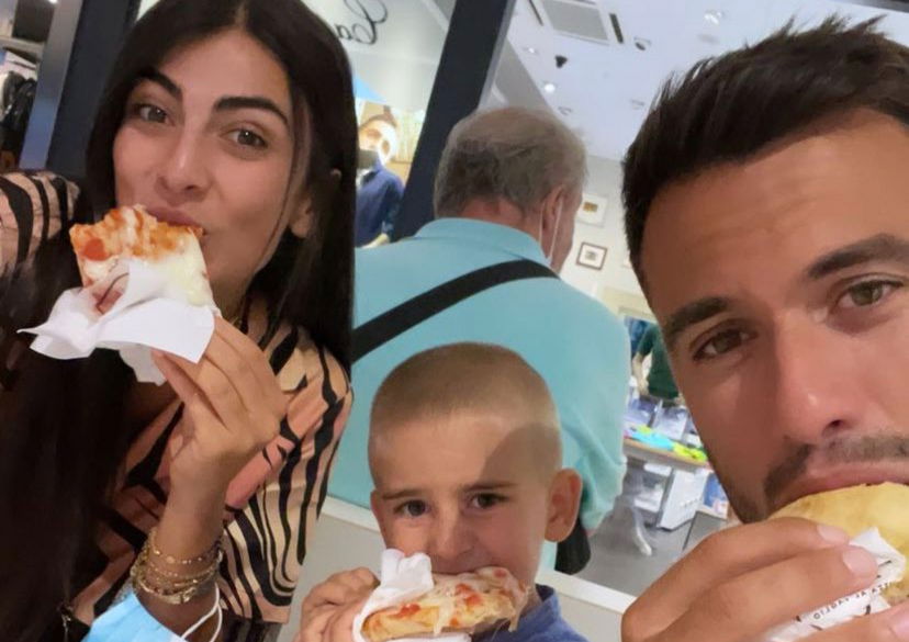 Giulia Salemi commenta una foto insieme al figlio di Pierpaolo Pretelli ma non dimentica Ariadna: la risposta perfetta preview