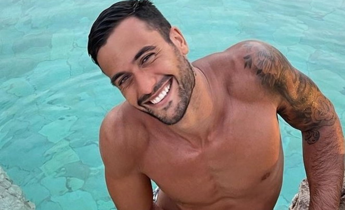 Pierpaolo Pretelli “debutta” su Rai1 prima di Tale e Quale Show e prosegue le vacanze con Giulia Salemi – VIDEO article-post