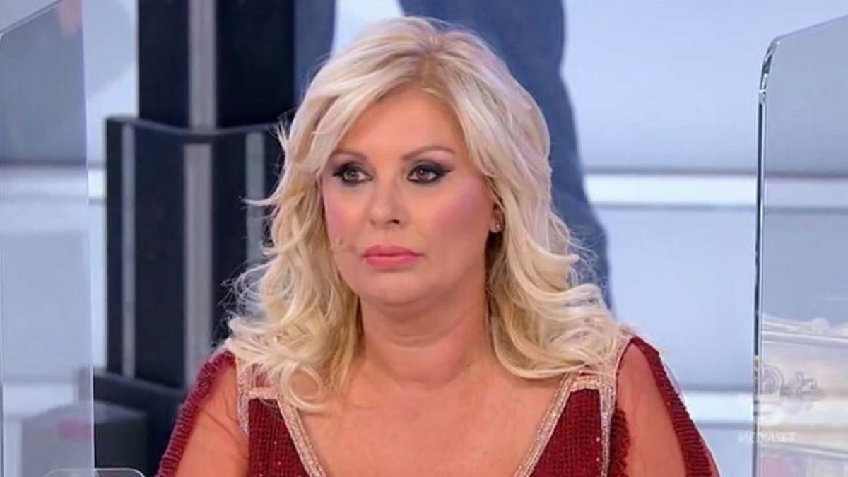Tina Cipollari “furibonda con Ambra Lombardo” ex di Kikò Nalli: “Sue parole gettano ombre” article-post