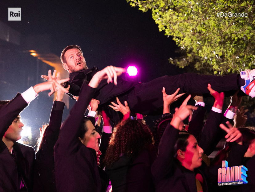 La gaffe di Cattelan: “Raffaella Carrà? Mai conosciuta”, ma un video lo smentisce preview