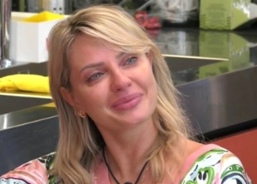 Manila Nazzaro piange al GF Vip e parla della sua storia d’amore con Lorenzo Amoruso – VIDEO preview