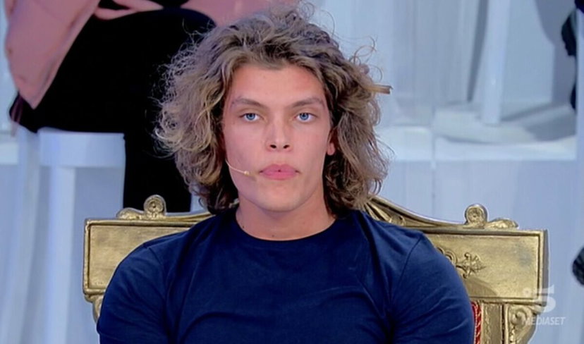 Massimiliano Mollicone: l’ex di Uomini e Donne non conosce la differenza tra gay e trans, dopo la gaffe arrivano le scuse – VIDEO preview