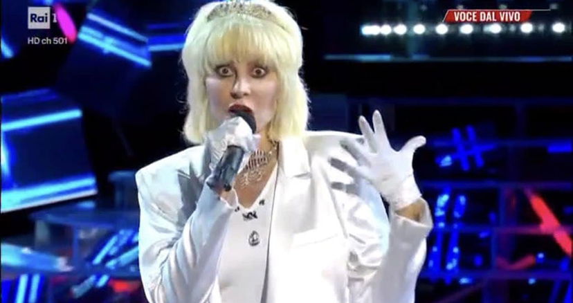 Stefania Orlando è la Rettore a Tale e Quale Show: Malgioglio la boccia ancora ma sui social è “splendida splendente” – VIDEO preview