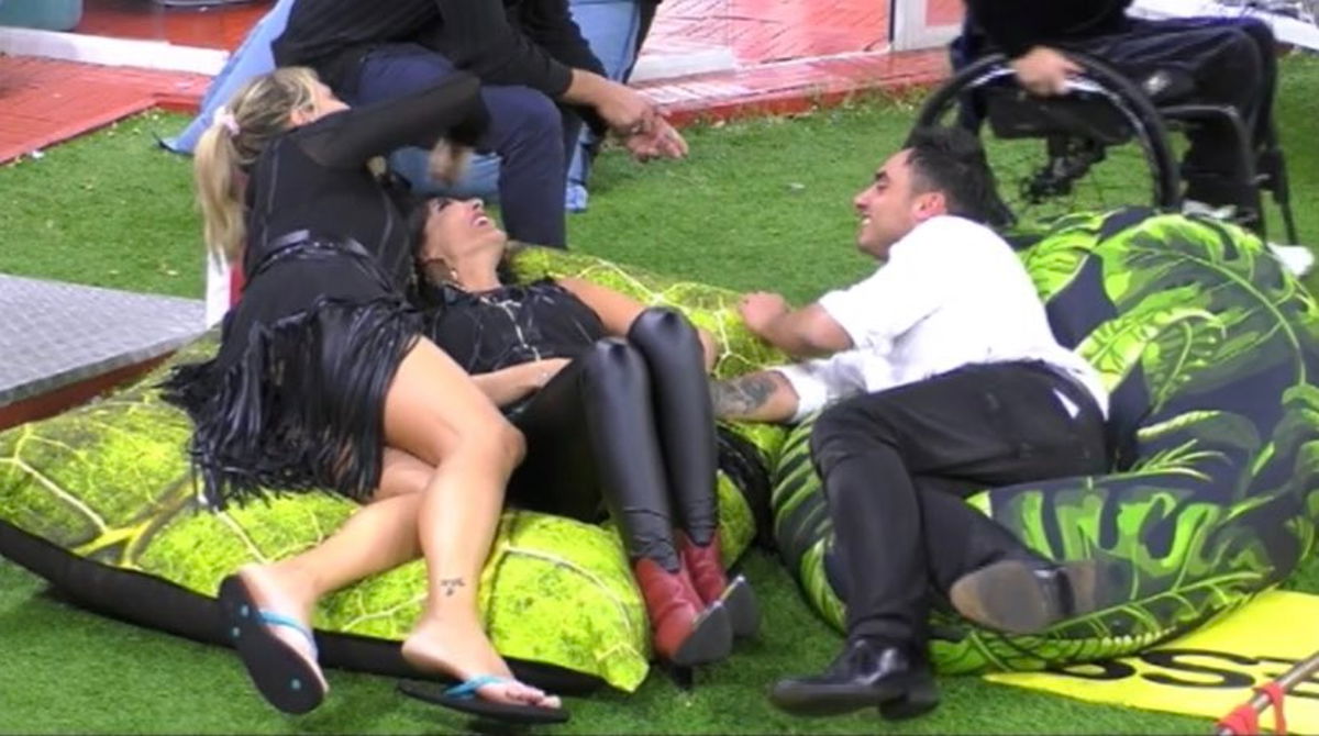 L’altalena di Miriana e Nicola al GF Vip: la Trevisan lo allontana ma poi lo bacia ancora – VIDEO article-post