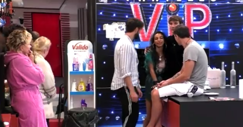 Manuel Bortuzzo cammina con le protesi: la reazione di Lulù spacca il web – VIDEO preview