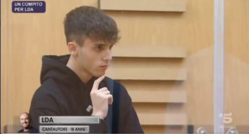 Amici 21, LDA deve cantare una canzone di Gigi D’Alessio: ecco la sua reazione – VIDEO preview