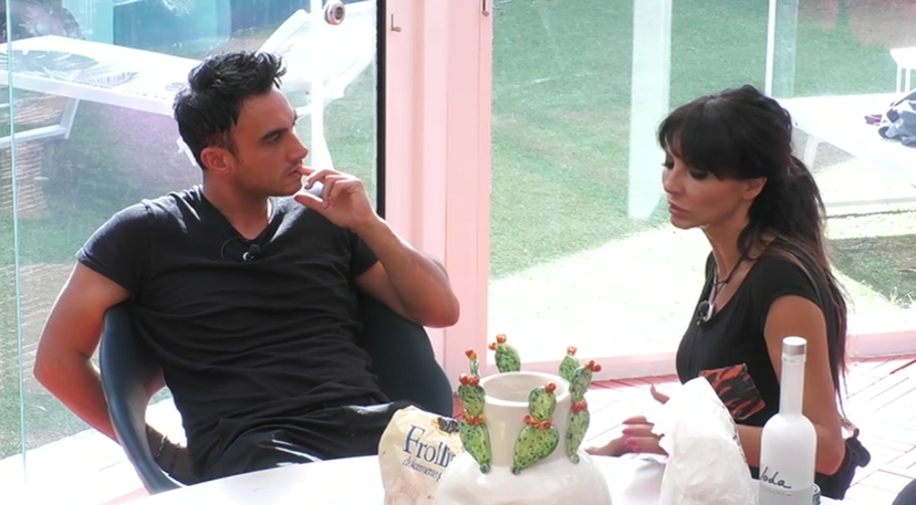 “Non è dignitoso”, Miriana “rimprovera” Nicola dopo la notte passata per terra – VIDEO preview