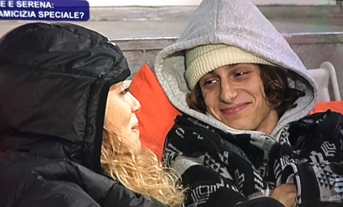 Bacio tra Albe e Serena di Amici 21: la ex fidanzata vuota il sacco