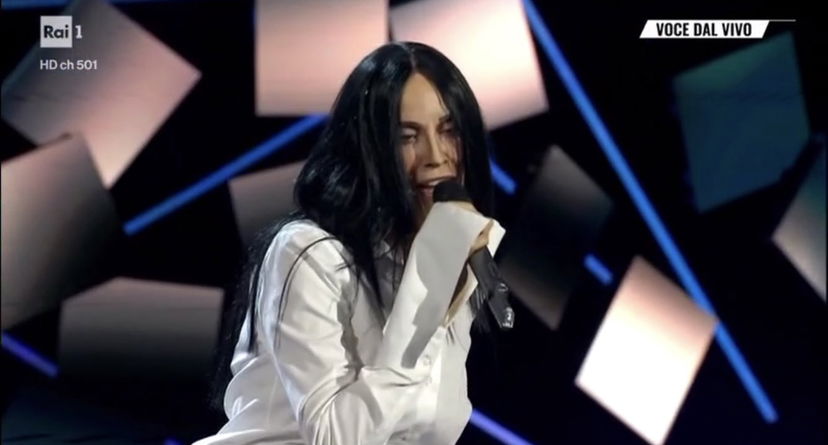 Stefania Orlando è Anna Oxa a Tale e Quale Show: Malgioglio fischiato dopo le critiche – VIDEO preview