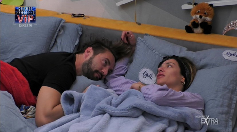 Quel sogno erotico con protagonisti Alex Belli e Soleil Sorge: notte di confidenze piccanti al GF Vip preview