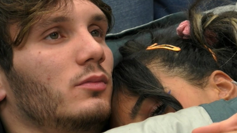 Manuel tratta male Lulù? C’è una spiegazione: “Di notte piango con la testa sotto il cuscino” – VIDEO preview