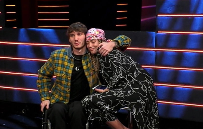 Ironia su Lulù nel video di Manuel con Soleil: il gesto del padre di Bortuzzo fa discutere preview