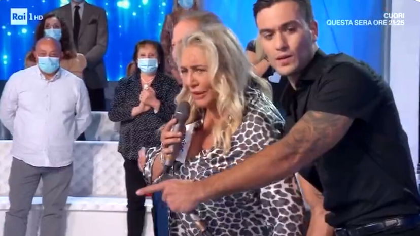 Come sta Mara Venier dopo la brutta caduta? In ospedale per accertamenti medici – FOTO preview