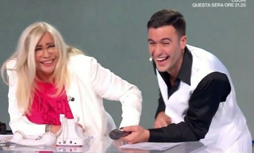 Pierpaolo Pretelli criticato per una battuta su Mara Venier, Costanzo lo difende: “Nulla di scandaloso!” preview