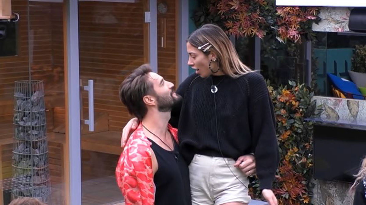 Alex pensa al post GF Vip con Soleil: lei riceve uno strano aereo che la manda in confusione article-post