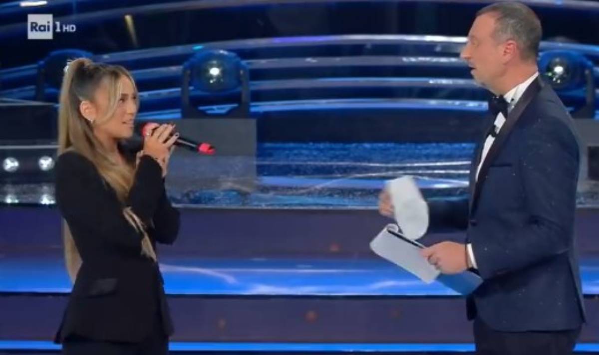Ana Mena a Sanremo 2022, Amadeus