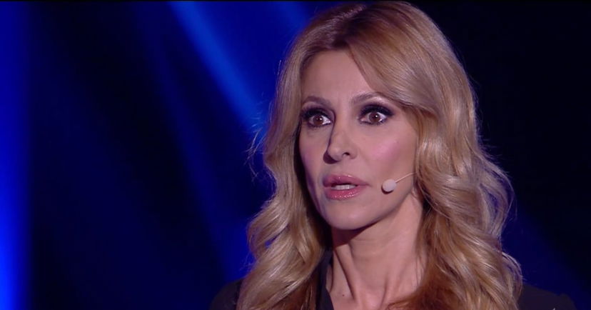 Adriana Volpe commenta gli scivoloni di Katia Ricciarelli al GF Vip: “Raccapriccianti” preview
