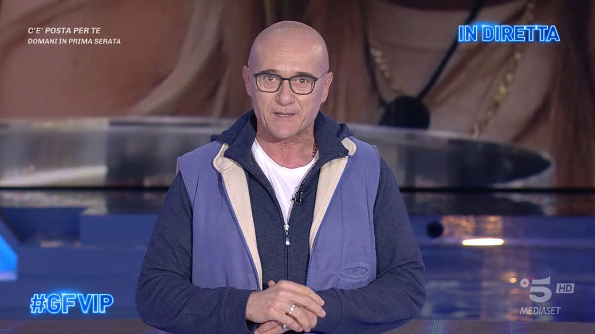 Alfonso Signorini entra nella Casa del Grande Fratello Vip
