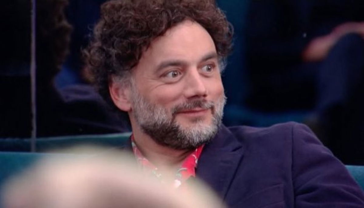 Barù si lamenta della polvere: “Questa Casa fa schifo!”, ma il GF Vip lo censura e ignora le sue richieste – VIDEO article-post