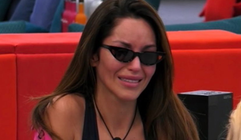 Aereo per Soleil e Alex al GF Vip, la reazione di Delia Duran: “E’ finita!” – VIDEO preview