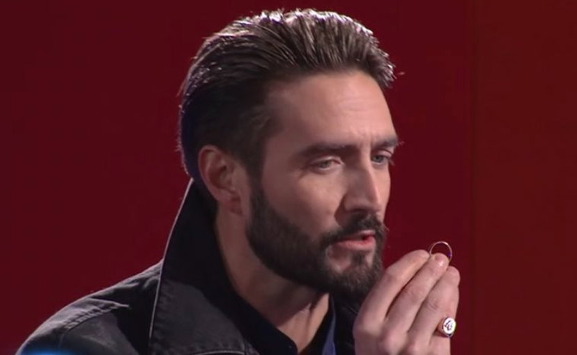 L’anello della discordia approda al GF Vip: Alex riconsegna a Delia il brillocco delle nozze preview