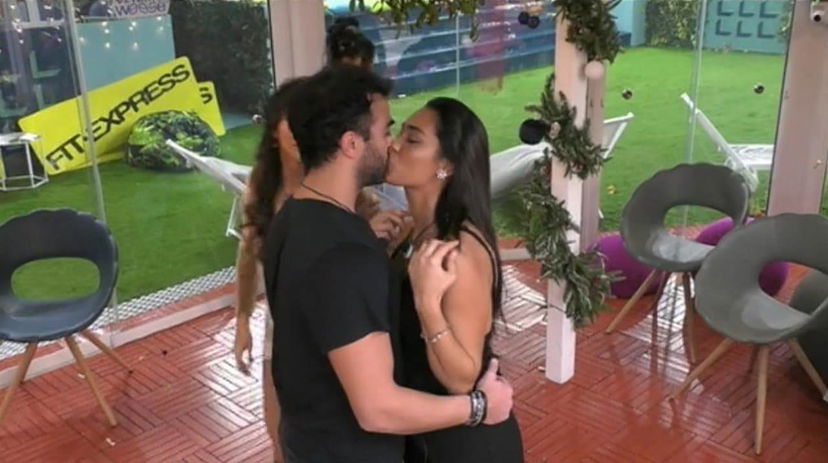 Gianmaria e Federica, arriva il bacio di Capodanno ma lei fuori ha un altro preview