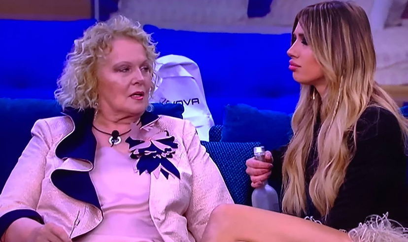Niente squalifica per Katia che ordina a Valeria di staccarsi da Giacomo: “Gli devi dire di stare zitto!” – VIDEO preview