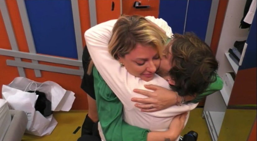 Manila consegna la lettera a Manuel prima del suo addio al GF Vip: le reazioni preview