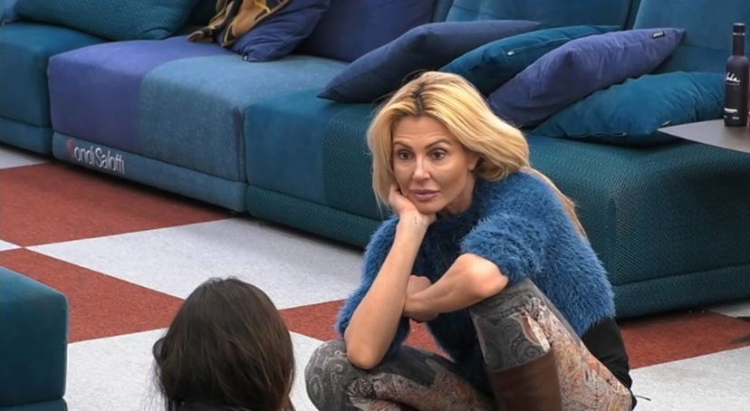 Fidanzato Nathaly Caldonazzo: chi è il misterioso uomo dell’aereo? “Pazza della sua follia” preview