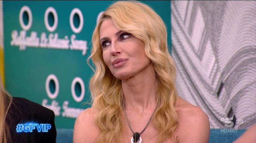 Mia Sangiuliano, figlia Nathaly Caldonazzo: il difficile rapporto con il padre preview