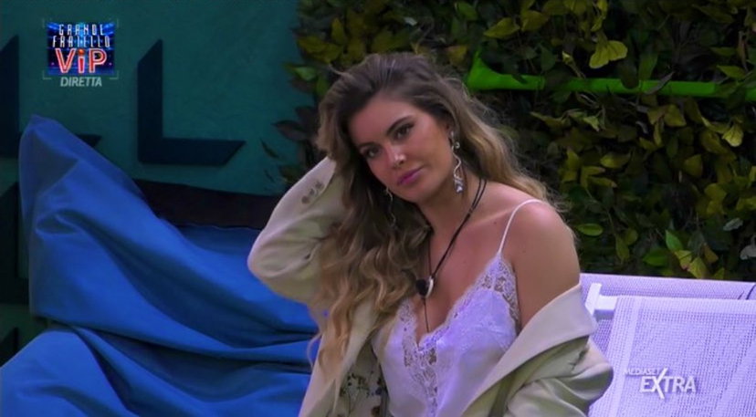 Sophie Codegoni “non mangia più”, la richiesta dei fan del Grande Fratello Vip: “Sta male!” preview