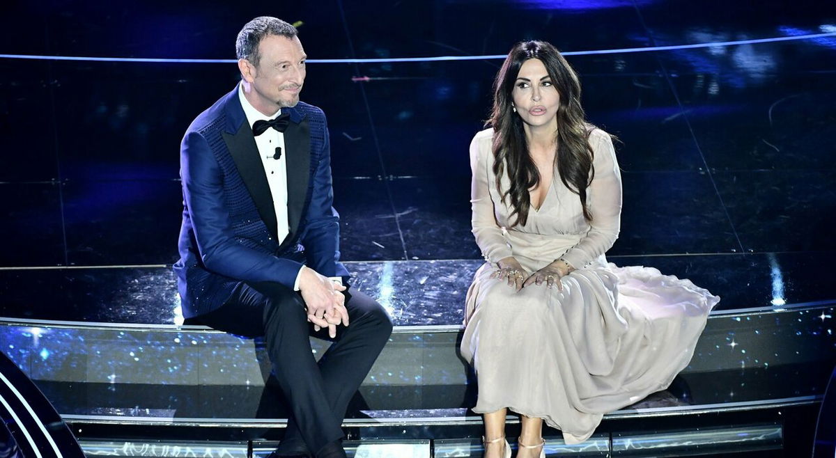“Pezzo de merd*”, fuorionda di Sabrina Ferilli a Sanremo 2022: Amadeus interviene – VIDEO article-post