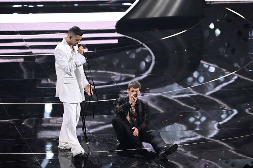 Mahmood e Blanco cantano l’amore omosessuale a Sanremo 2022? I cantanti fanno chiarezza su “Brividi” preview
