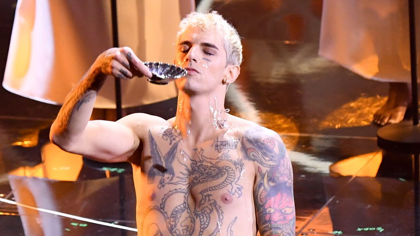 Achille Lauro, il testo della canzone “Domenica” a Sanremo 2022: il significato preview